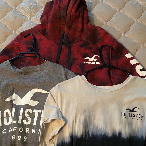 Hollister bundles comes with a hoodie and 2 t shirts - Picture 1 of 6